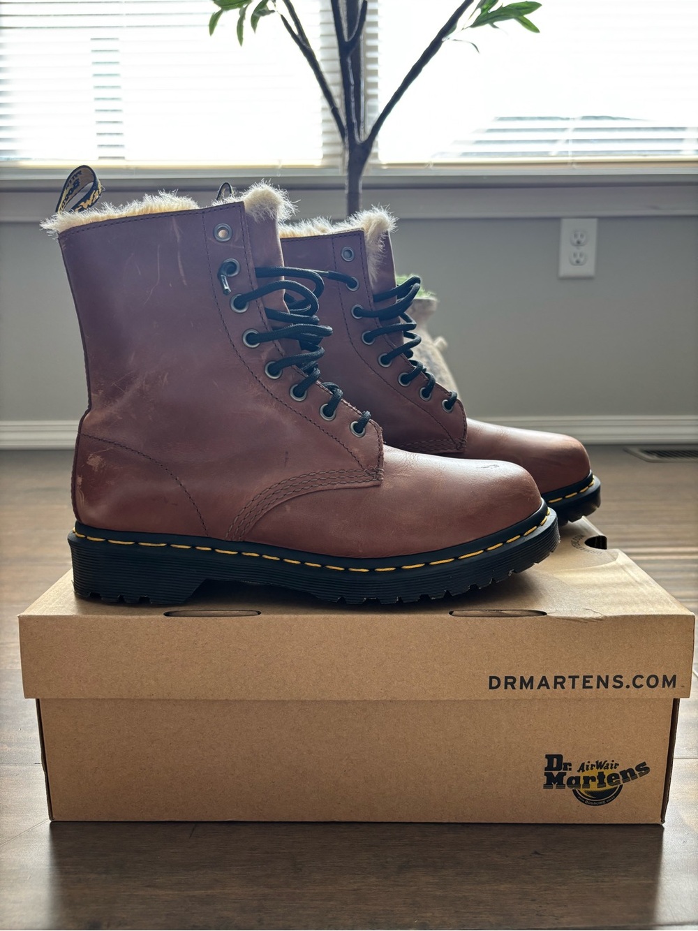 Dr. Martens 1460 Serena Fur Lined Boots Tan || US Women’s 8 || EU 39 / UK 6